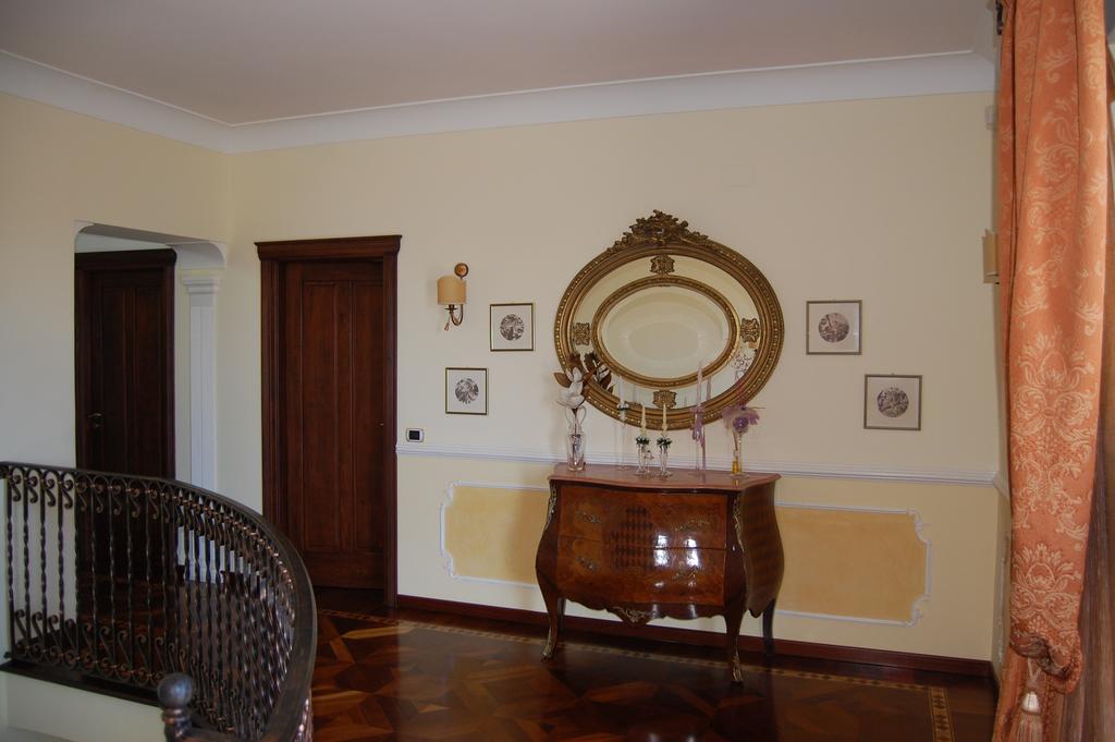 B&B Villa Francesca Soverato Marina Rum bild