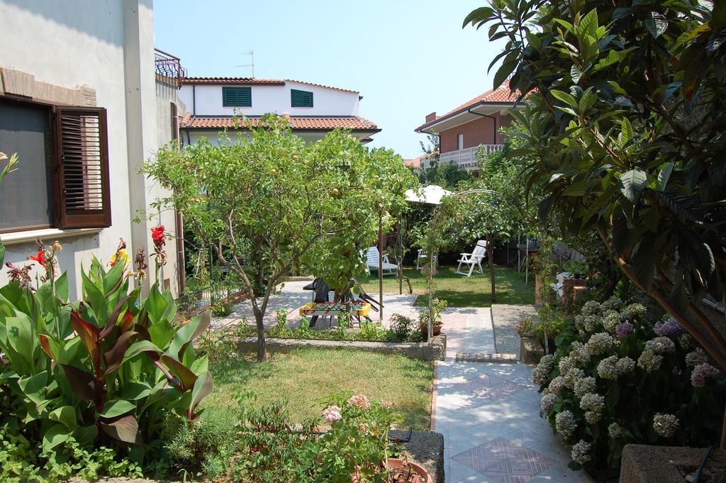 B&B Villa Francesca Soverato Marina Exteriör bild