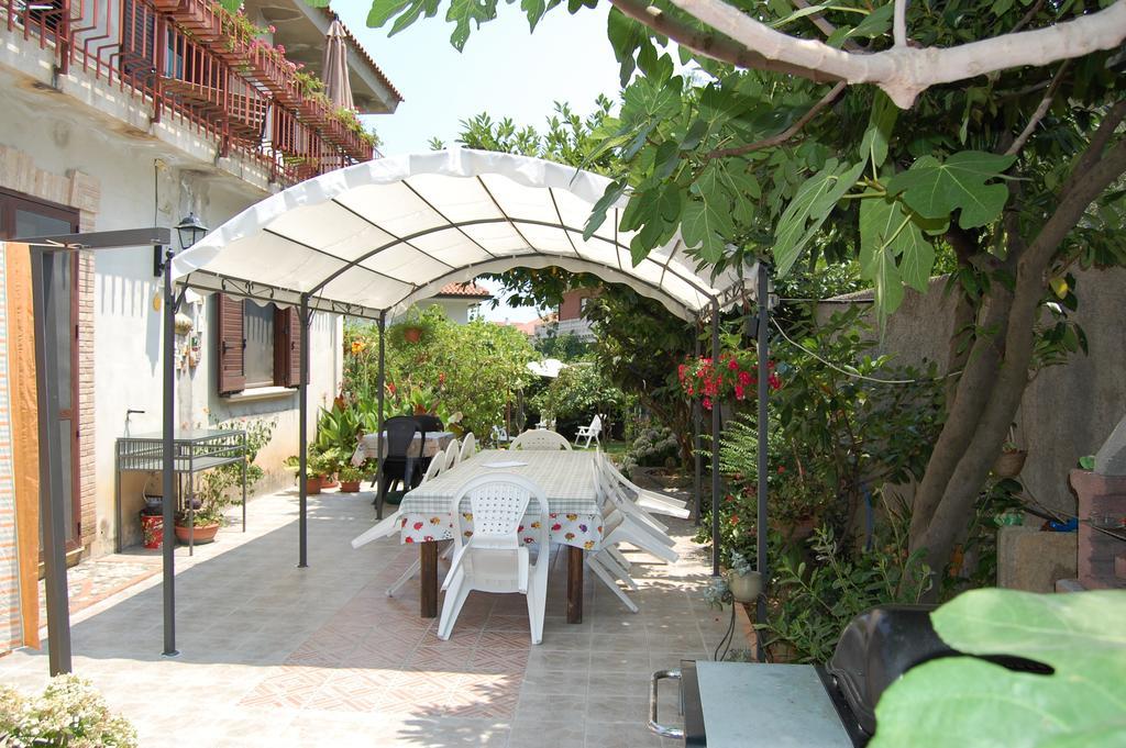 B&B Villa Francesca Soverato Marina Exteriör bild