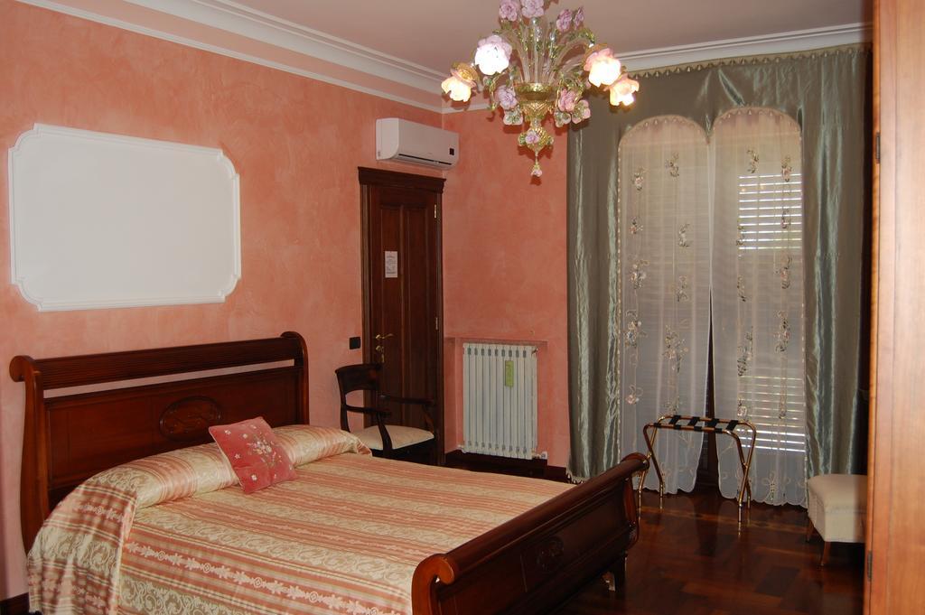 B&B Villa Francesca Soverato Marina Rum bild