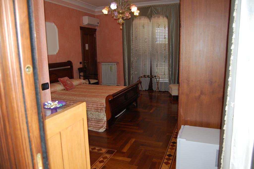 B&B Villa Francesca Soverato Marina Rum bild
