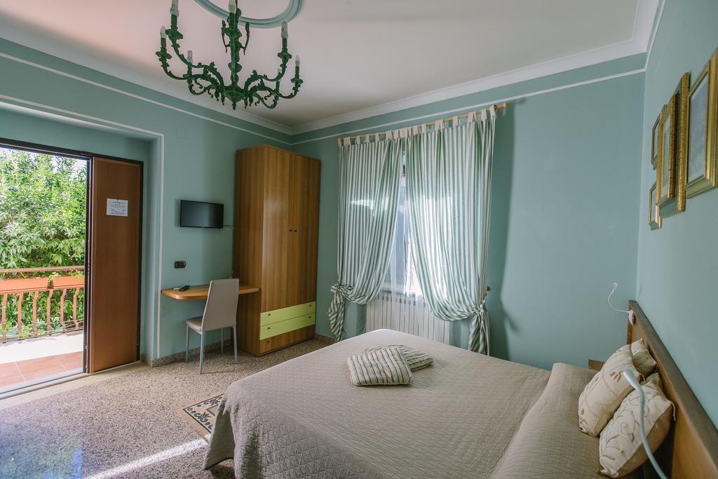B&B Villa Francesca Soverato Marina Exteriör bild