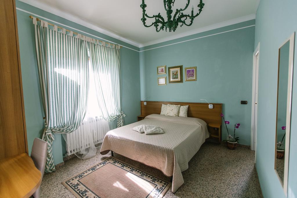 B&B Villa Francesca Soverato Marina Exteriör bild